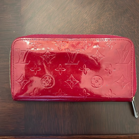 Red Vernis Zip Louis Vuitton Wallet - Picture 1 of 5